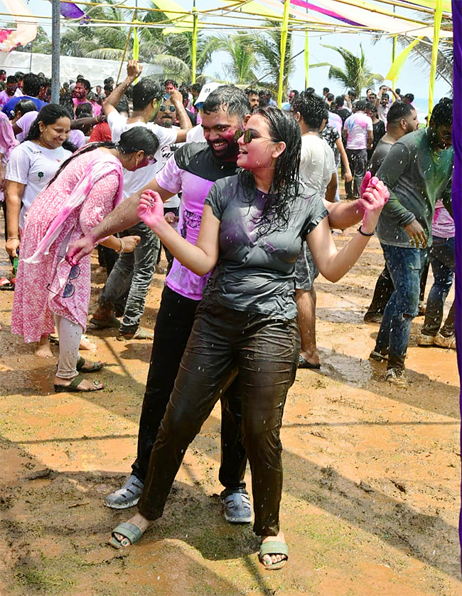 Holi Celebrations at Vizag RK Beach - Sakshi27