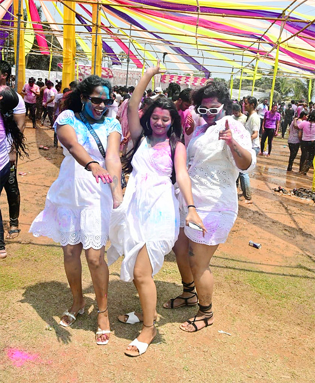 Holi Celebrations at Vizag RK Beach - Sakshi28