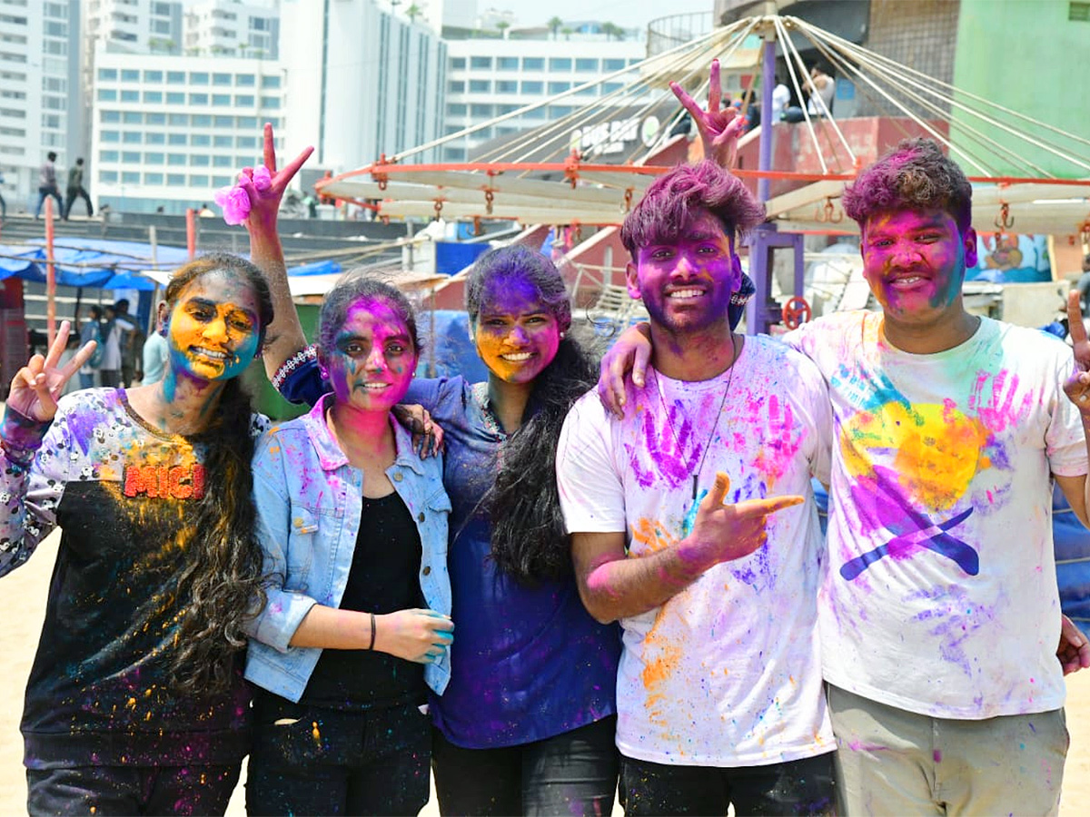 Holi Celebrations at Vizag RK Beach - Sakshi31