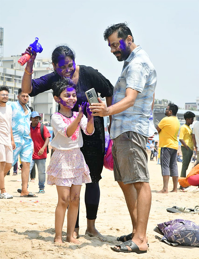 Holi Celebrations at Vizag RK Beach - Sakshi32