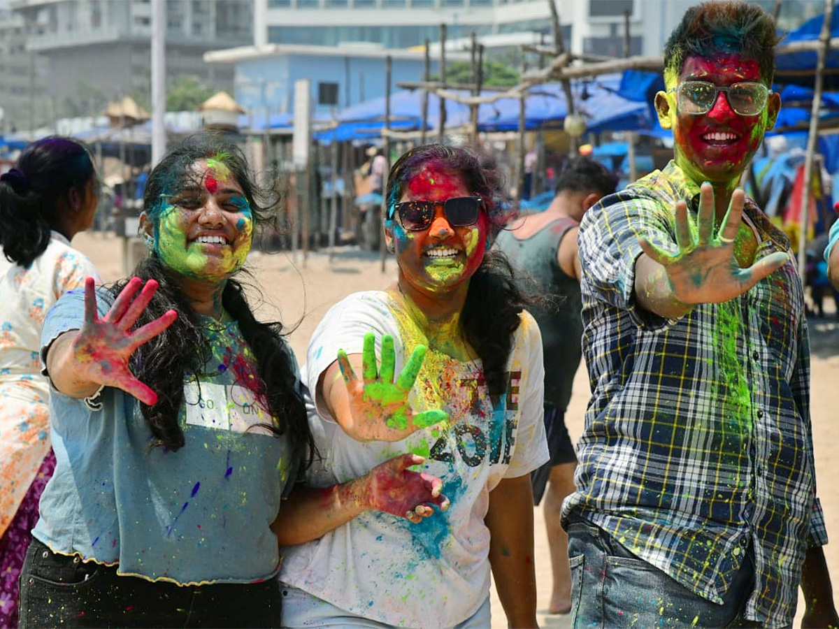 Holi Celebrations at Vizag RK Beach - Sakshi7