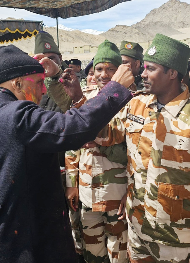 Grand Holi Celebrations Of Indian Army At Ladakh - Sakshi13