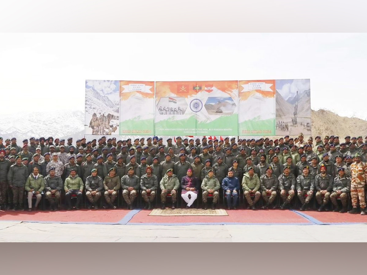 Grand Holi Celebrations Of Indian Army At Ladakh - Sakshi2