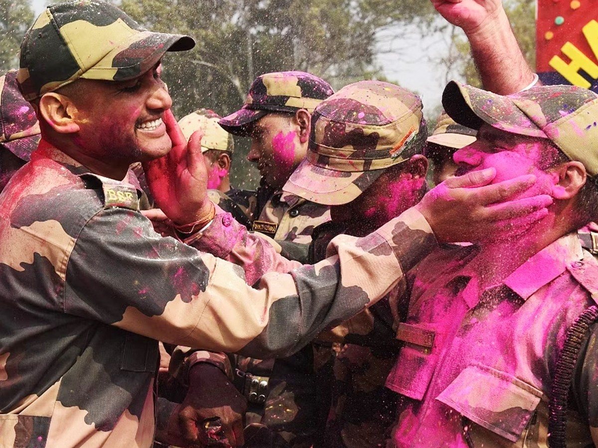 Grand Holi Celebrations Of Indian Army At Ladakh - Sakshi16