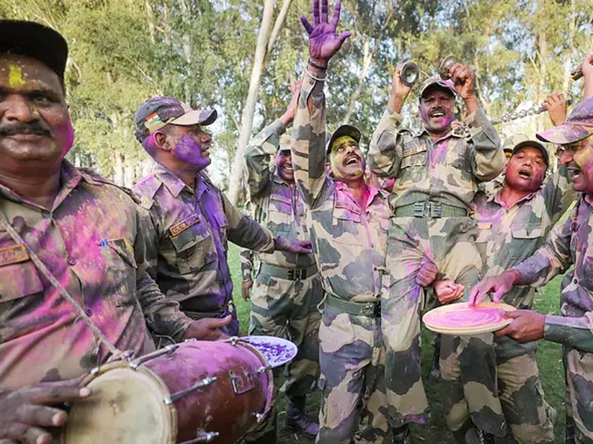 Grand Holi Celebrations Of Indian Army At Ladakh - Sakshi17