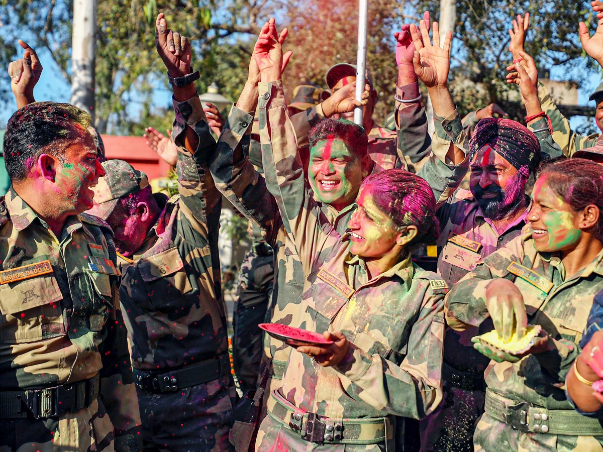 Grand Holi Celebrations Of Indian Army At Ladakh - Sakshi18