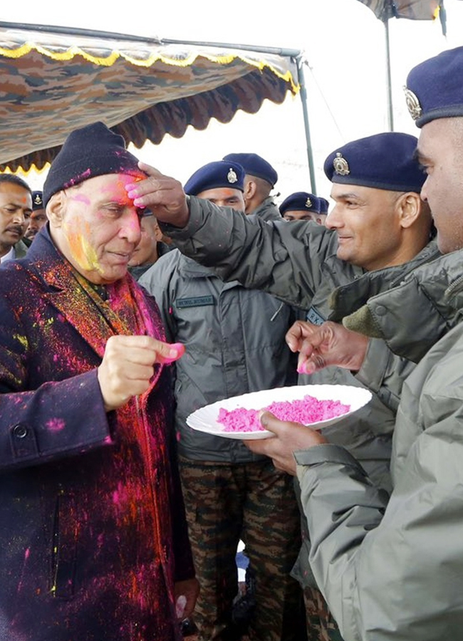 Grand Holi Celebrations Of Indian Army At Ladakh - Sakshi5