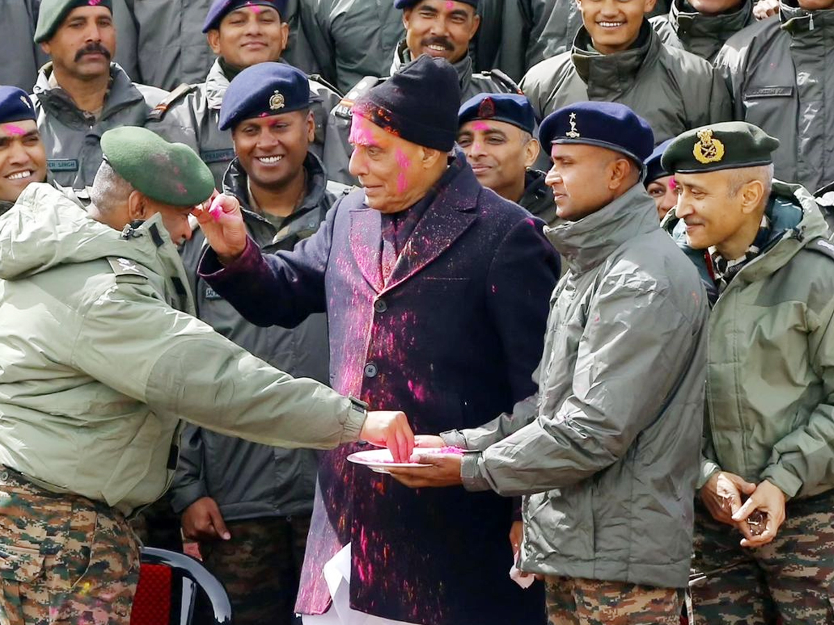 Grand Holi Celebrations Of Indian Army At Ladakh - Sakshi7