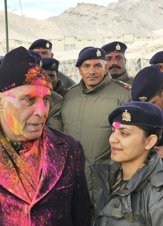 Grand Holi Celebrations Of Indian Army At Ladakh - Sakshi12