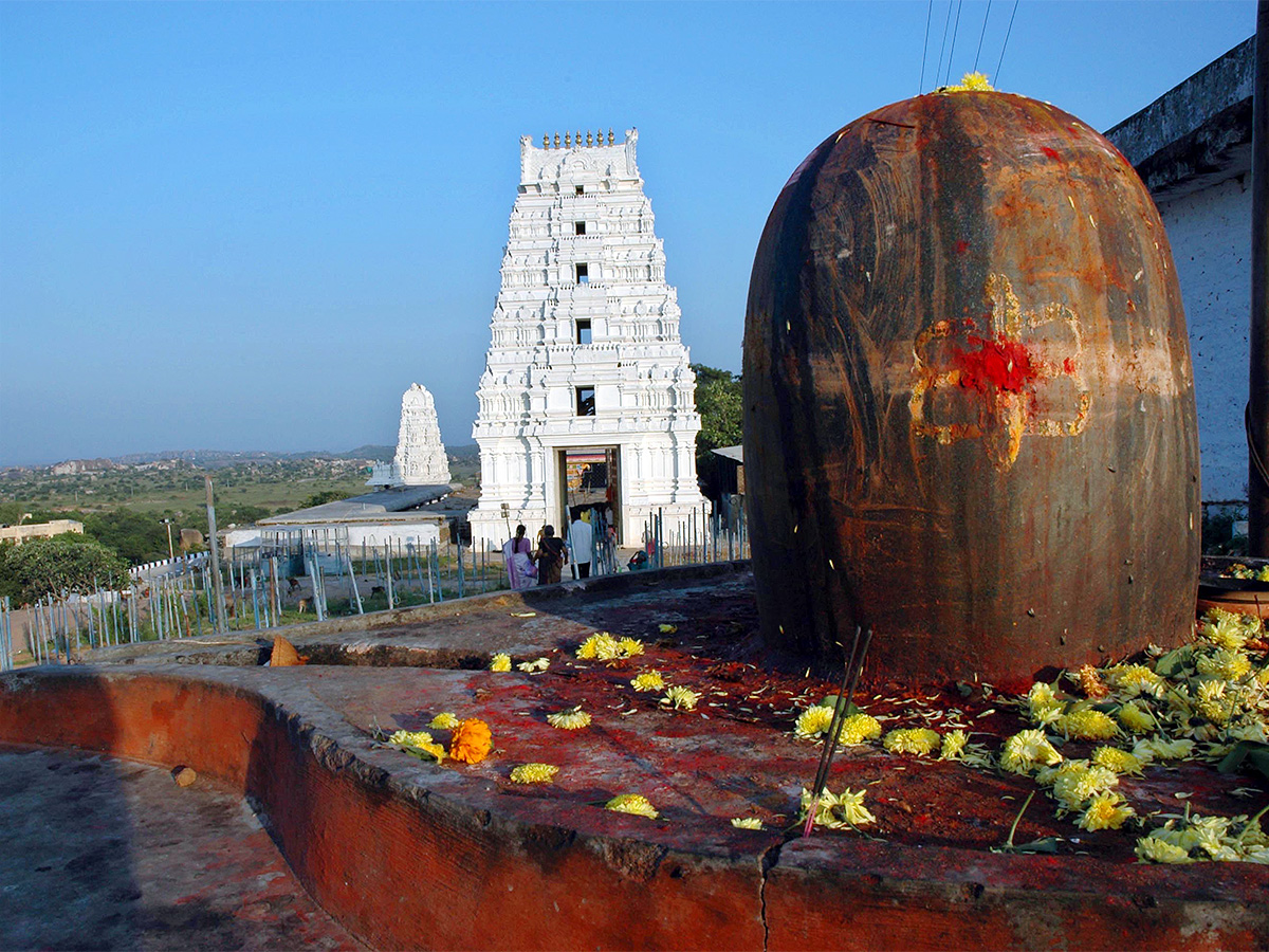 Have you visited these famous temples in Telangana - Sakshi11