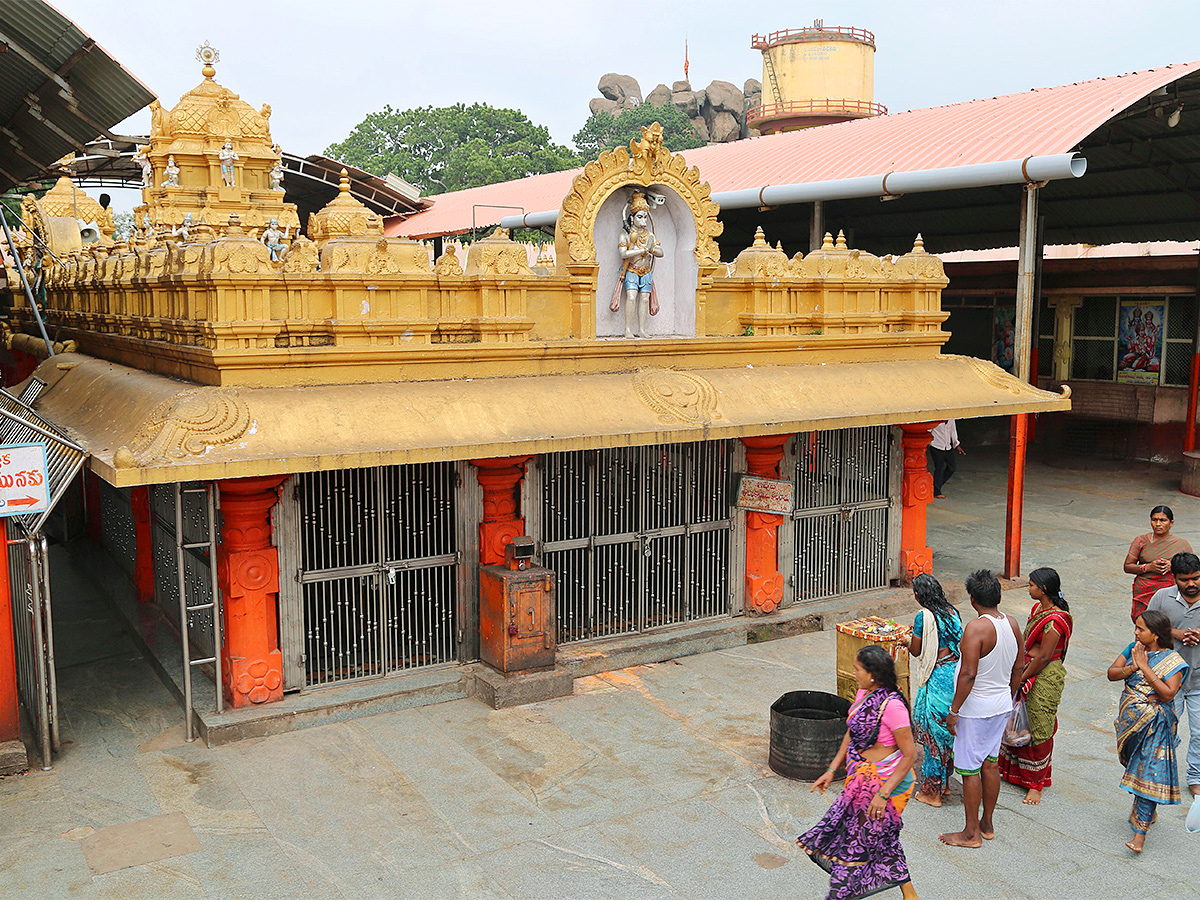 Have you visited these famous temples in Telangana - Sakshi12