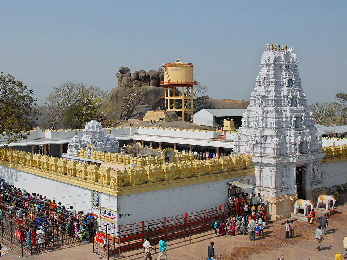 Have you visited these famous temples in Telangana - Sakshi13