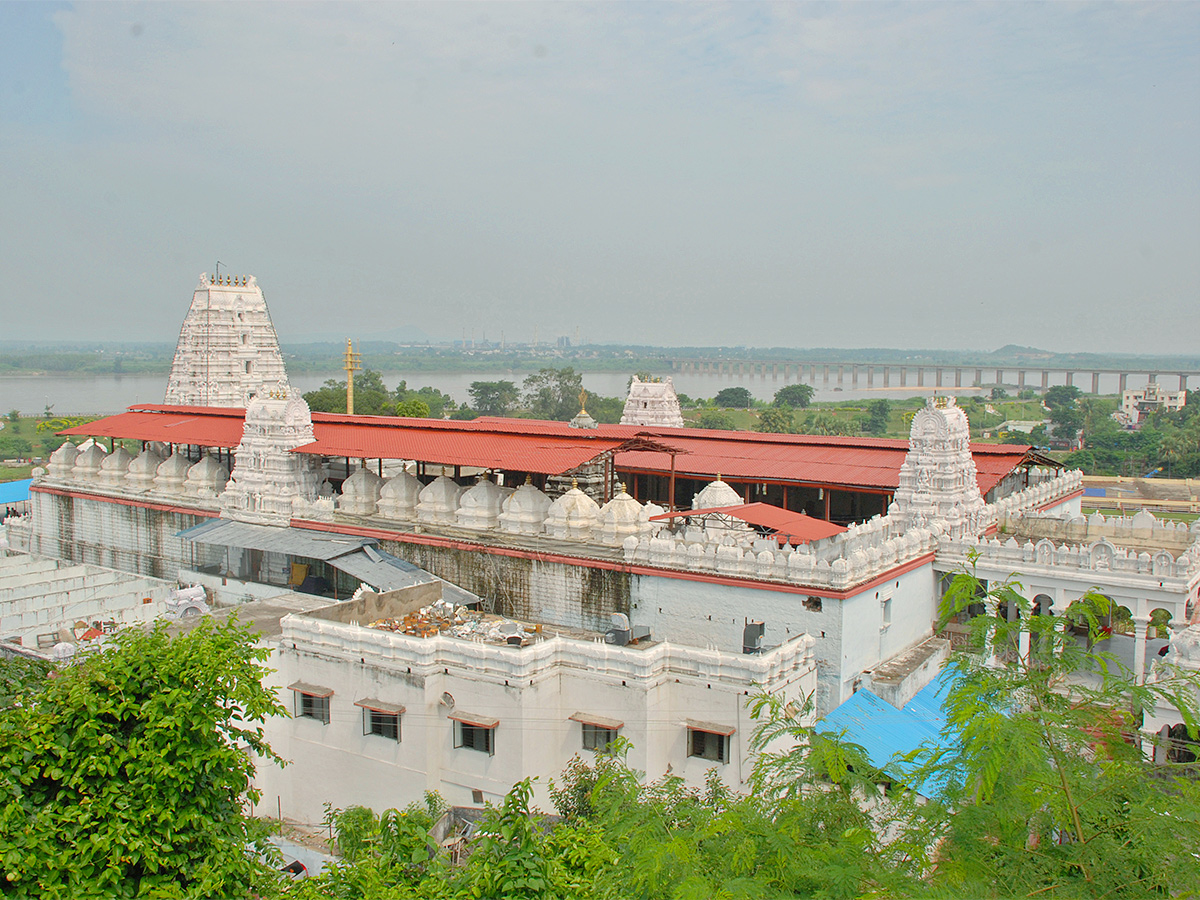 Have you visited these famous temples in Telangana - Sakshi20