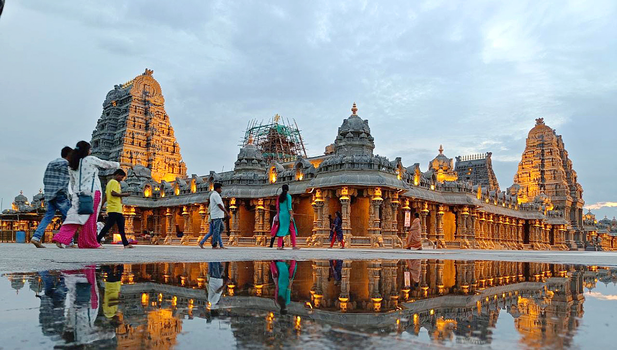 Have you visited these famous temples in Telangana - Sakshi25