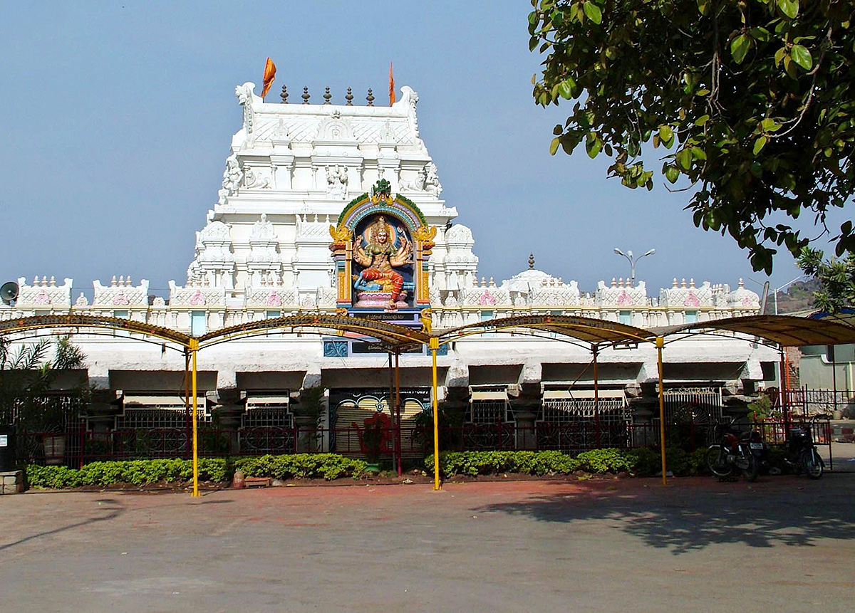 Have you visited these famous temples in Telangana - Sakshi29