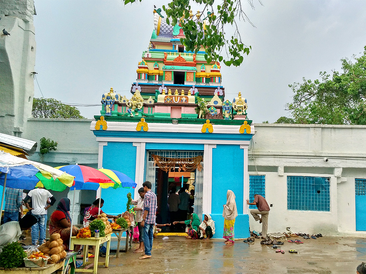 Have you visited these famous temples in Telangana - Sakshi30