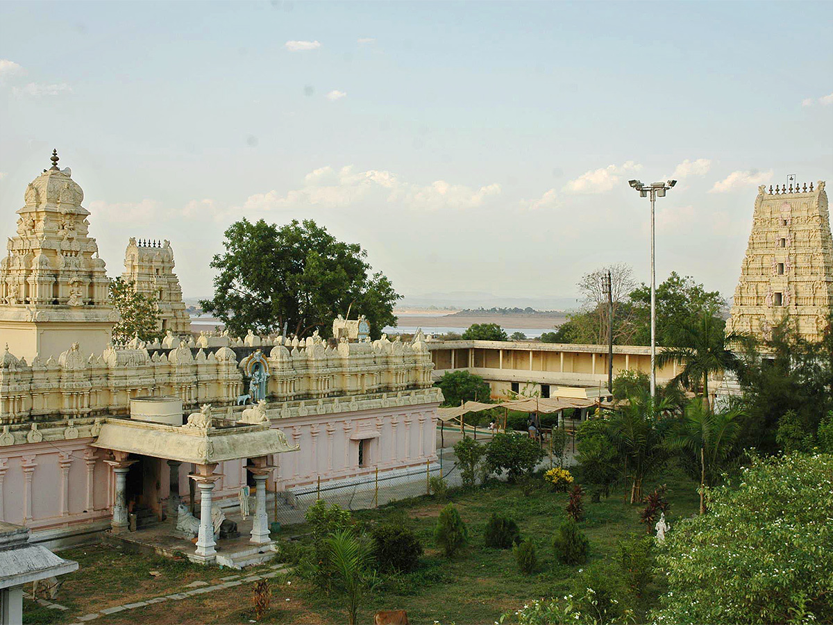 Have you visited these famous temples in Telangana - Sakshi5