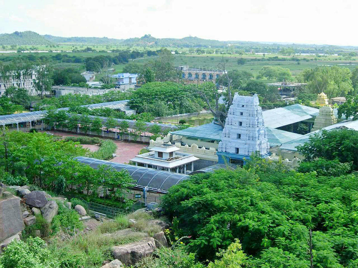 Have you visited these famous temples in Telangana - Sakshi6