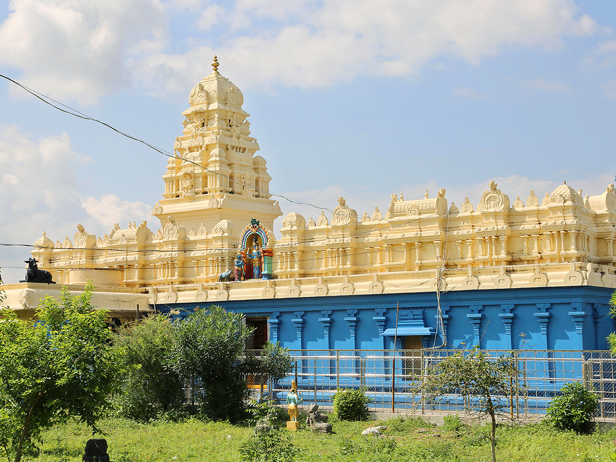 Have you visited these famous temples in Telangana - Sakshi9