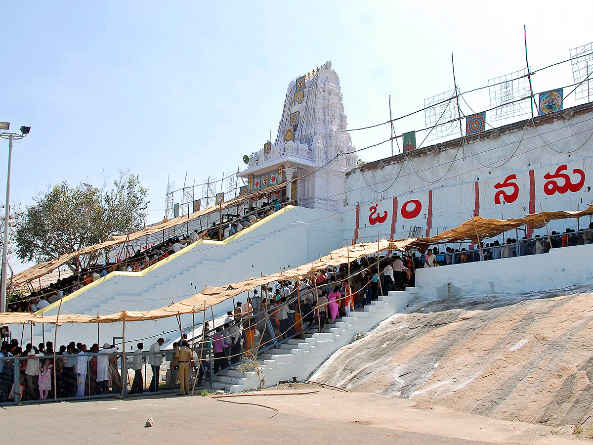 Have you visited these famous temples in Telangana - Sakshi10