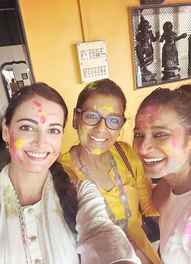 Celebrities Holi Celebrations Photo Gallery Goes Viral - Sakshi37