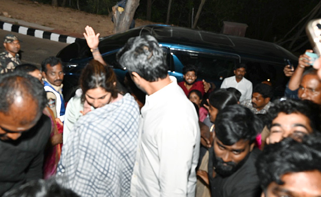  Ram Charan Wife Upasana Reached Tirumala Photos	 - Sakshi6