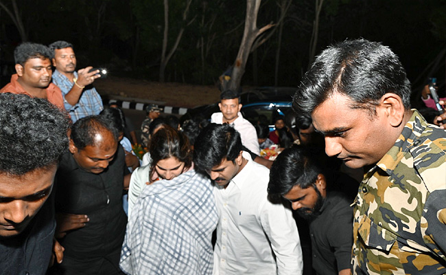  Ram Charan Wife Upasana Reached Tirumala Photos	 - Sakshi7