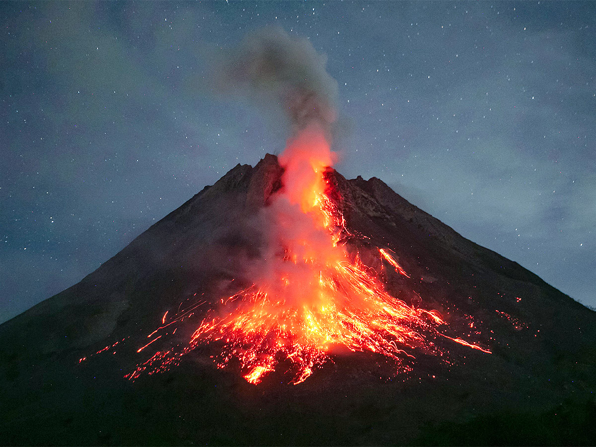 volcano in southwestern Iceland that erupted - Sakshi3