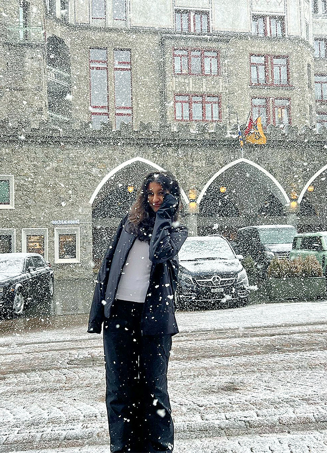 Ghattamaneni sithara enjoying in snow photos goes viral  - Sakshi4