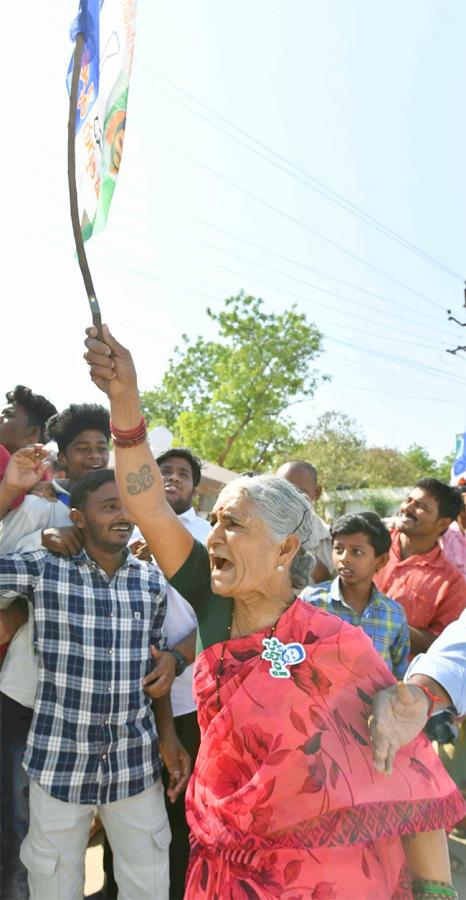 CM YS Jagan Memantha Siddham Public Meeting - Sakshi17