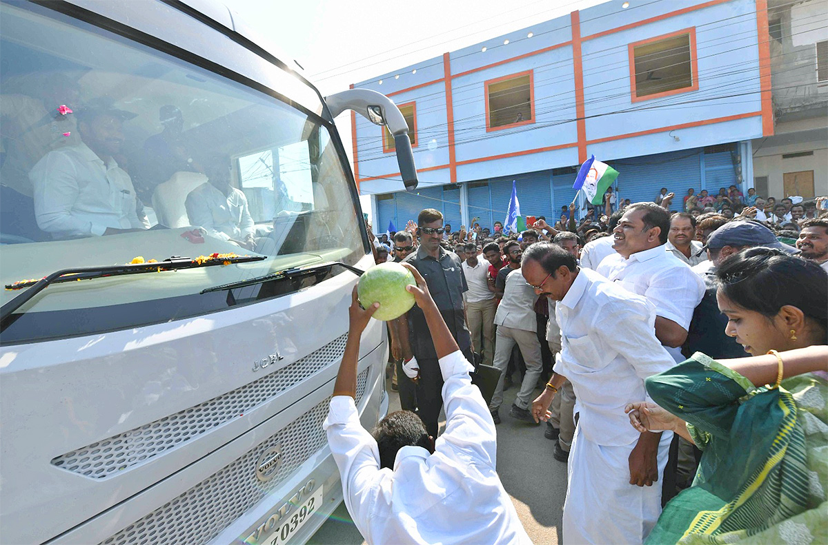 CM YS Jagan Memantha Siddham Public Meeting - Sakshi18