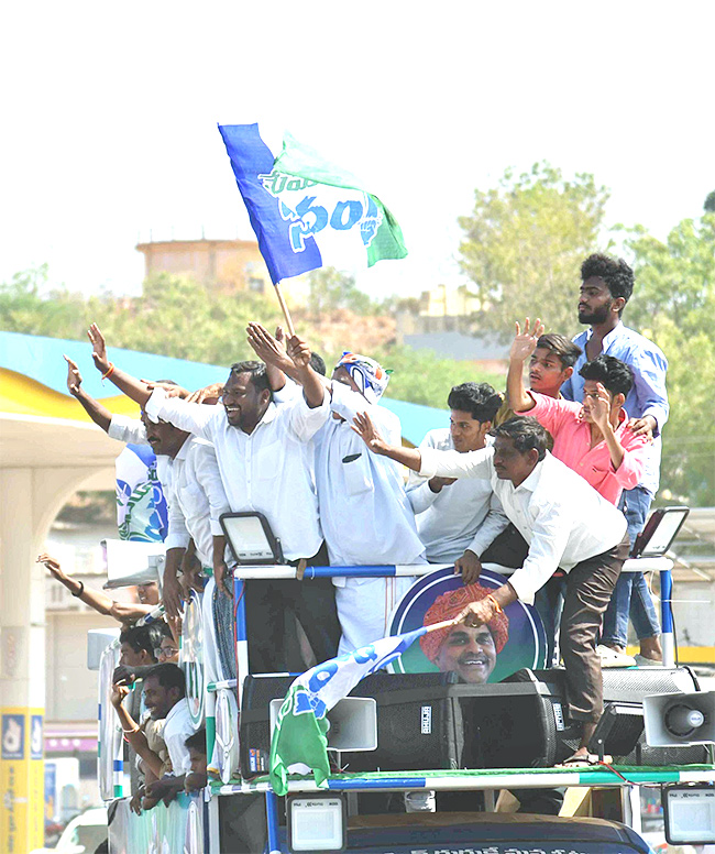 CM YS Jagan Memantha Siddham Public Meeting - Sakshi19