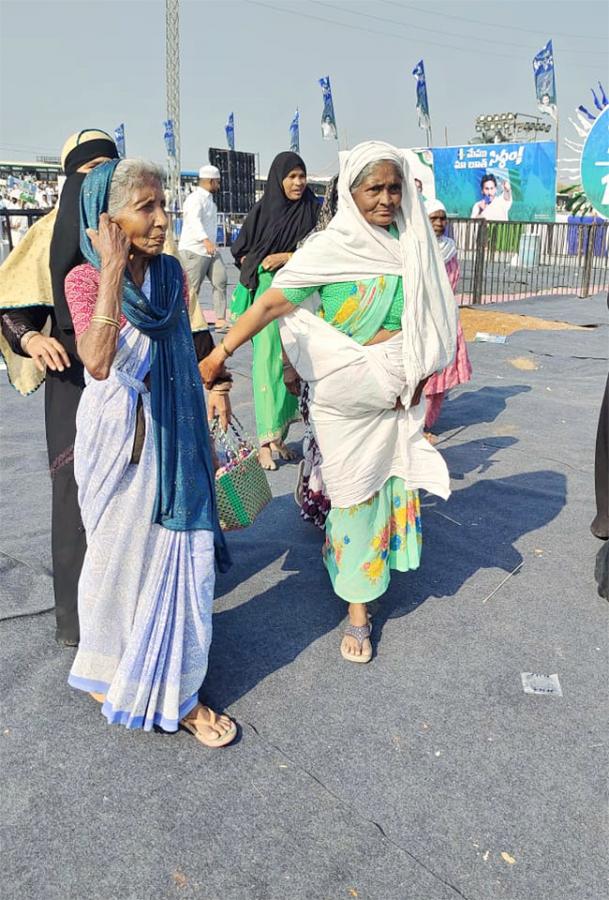 CM YS Jagan Memantha Siddham Public Meeting - Sakshi4