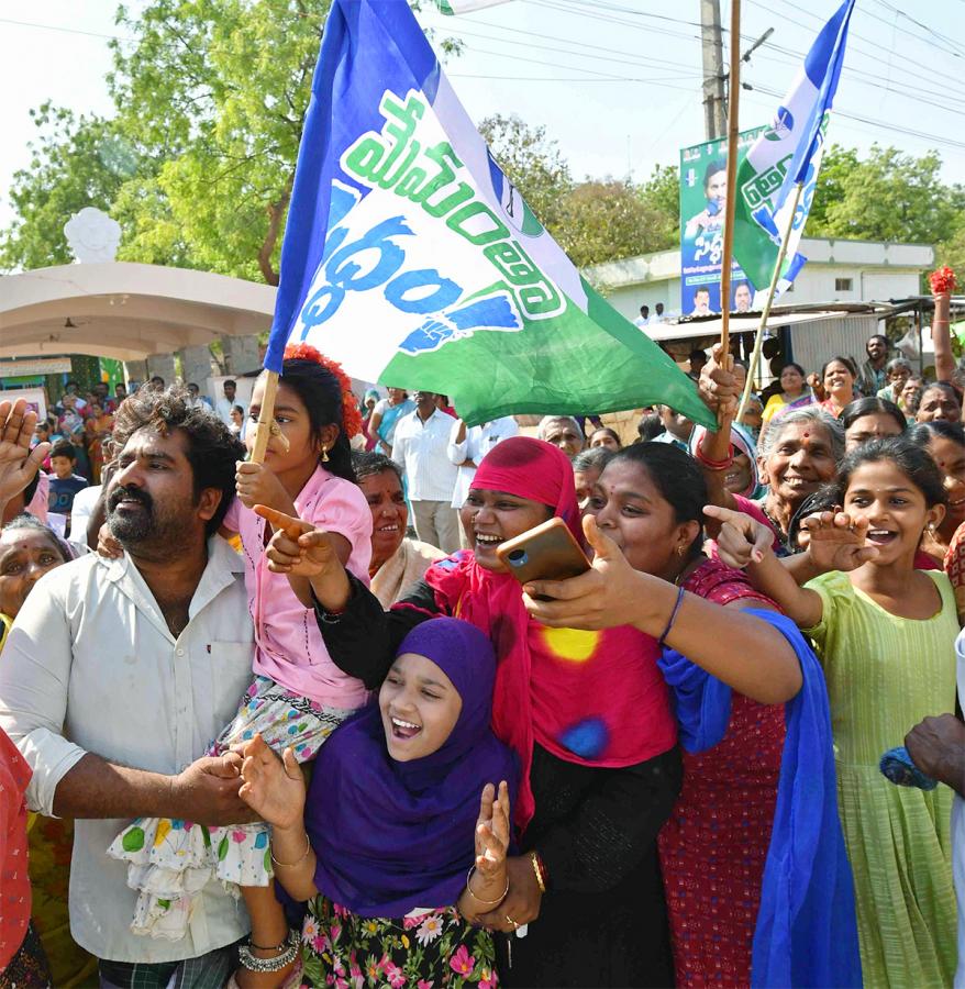 CM YS Jagan Memantha Siddham Public Meeting - Sakshi5