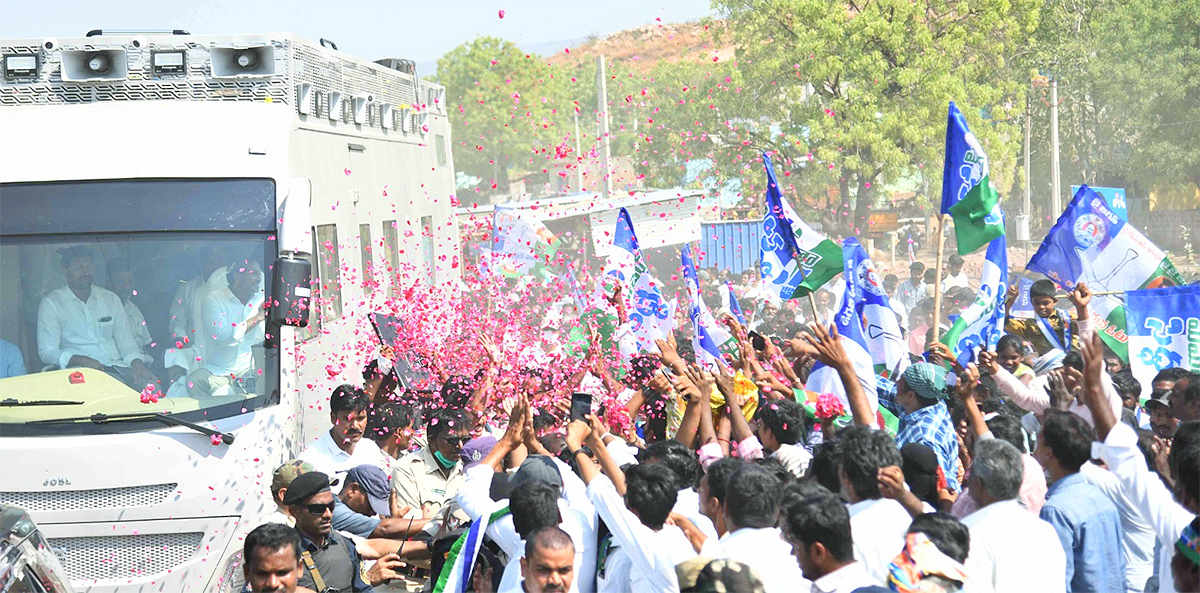 CM YS Jagan Memantha Siddham Public Meeting - Sakshi6