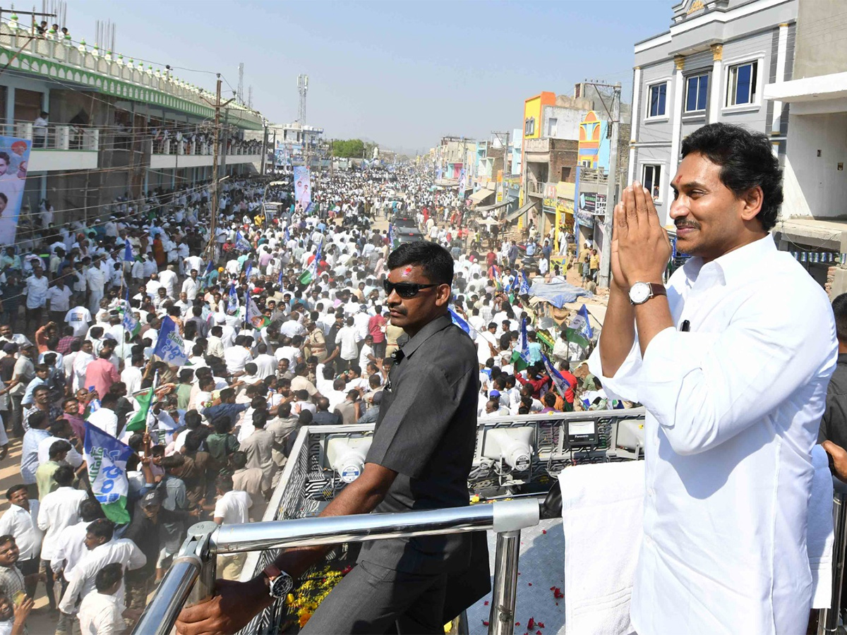 CM YS Jagan Memantha Siddham Public Meeting - Sakshi8