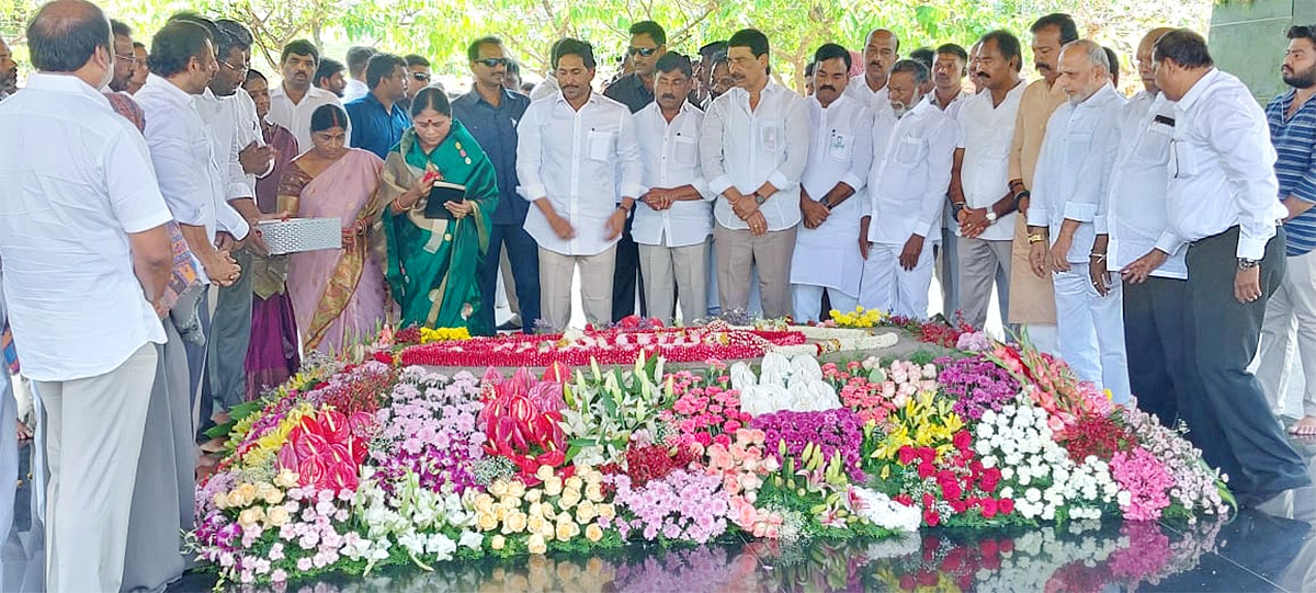 CM YS Jagan Ready To Memanta Siddham Bus Yatra Election Campaign - Sakshi31