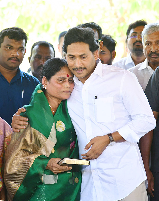 CM YS Jagan Ready To Memanta Siddham Bus Yatra Election Campaign - Sakshi7