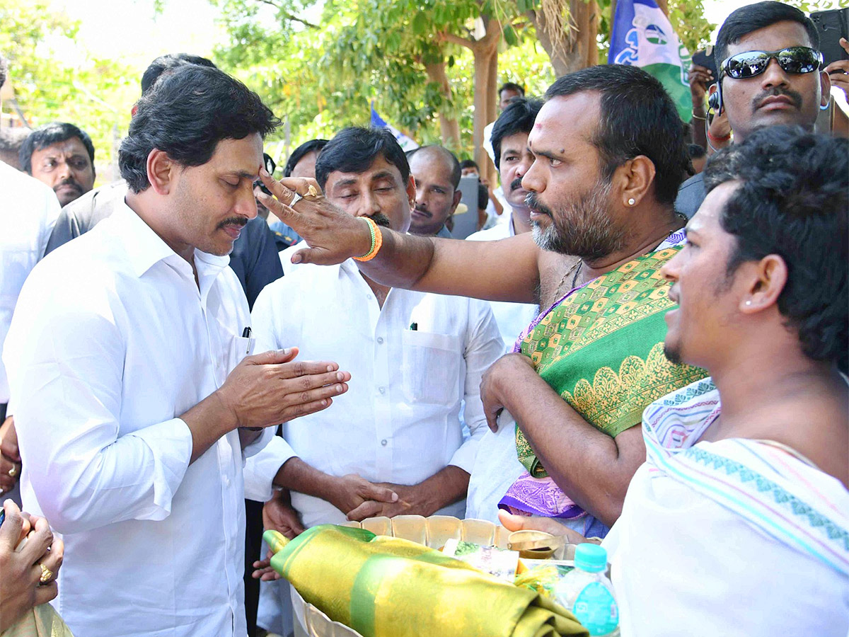 CM YS Jagan Ready To Memanta Siddham Bus Yatra Election Campaign - Sakshi10