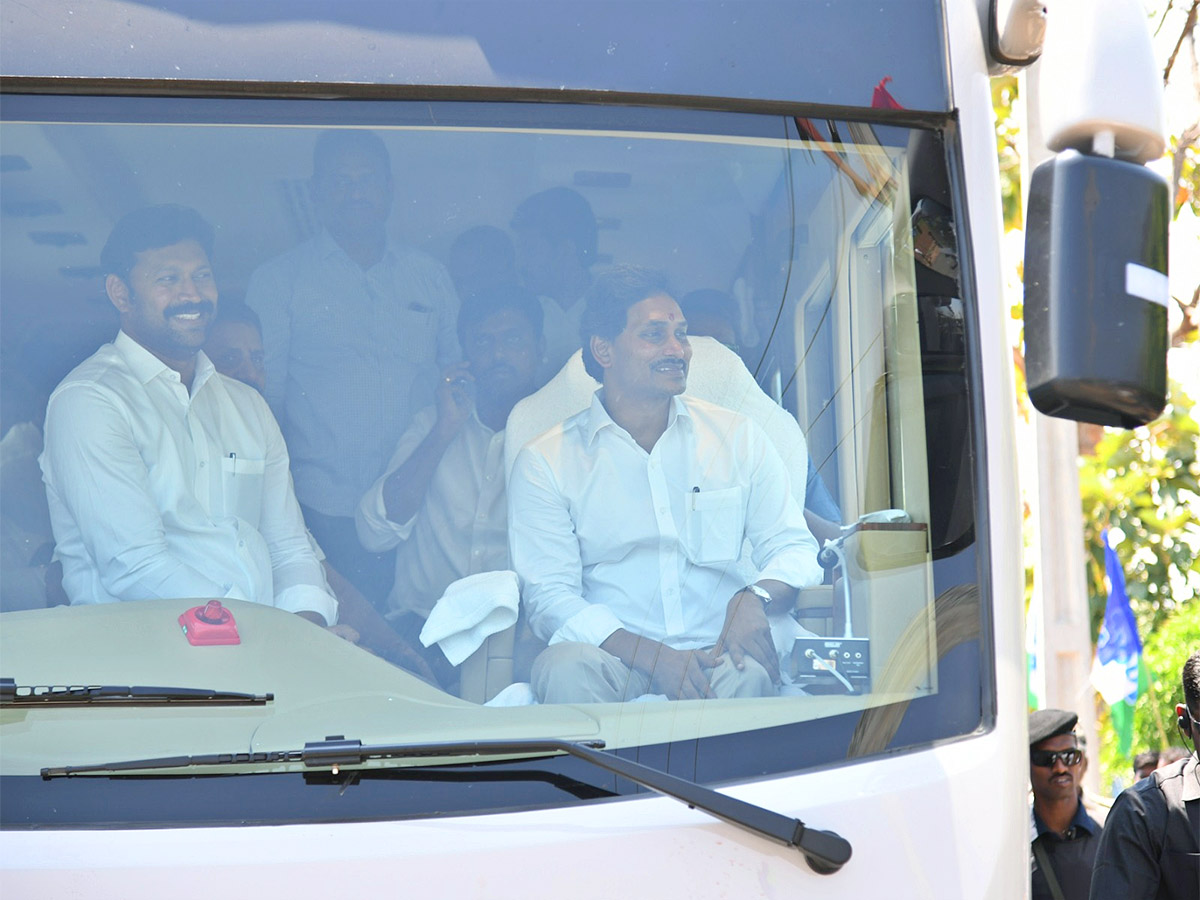 Memantha Siddham day 1: People Grand Welcome to CM YS Jagan Bus Yatra Photos - Sakshi8