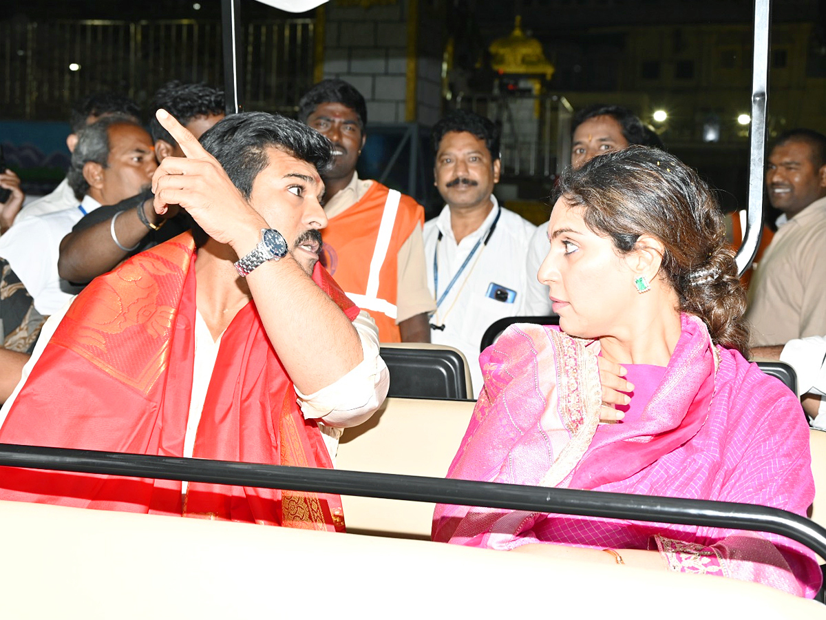 Ram Charan couple visits Tirumala temple Photos - Sakshi2