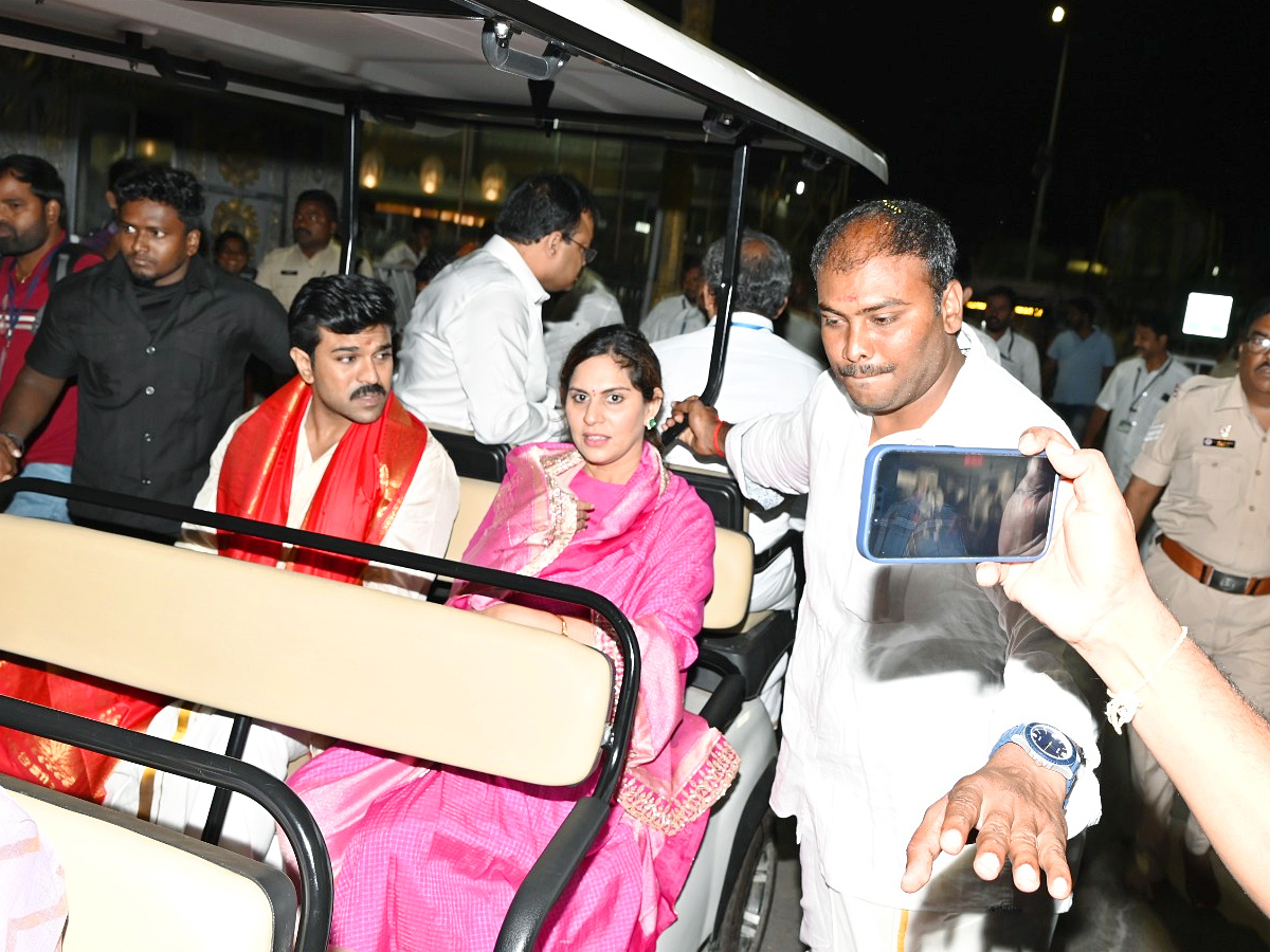 Ram Charan couple visits Tirumala temple Photos - Sakshi14