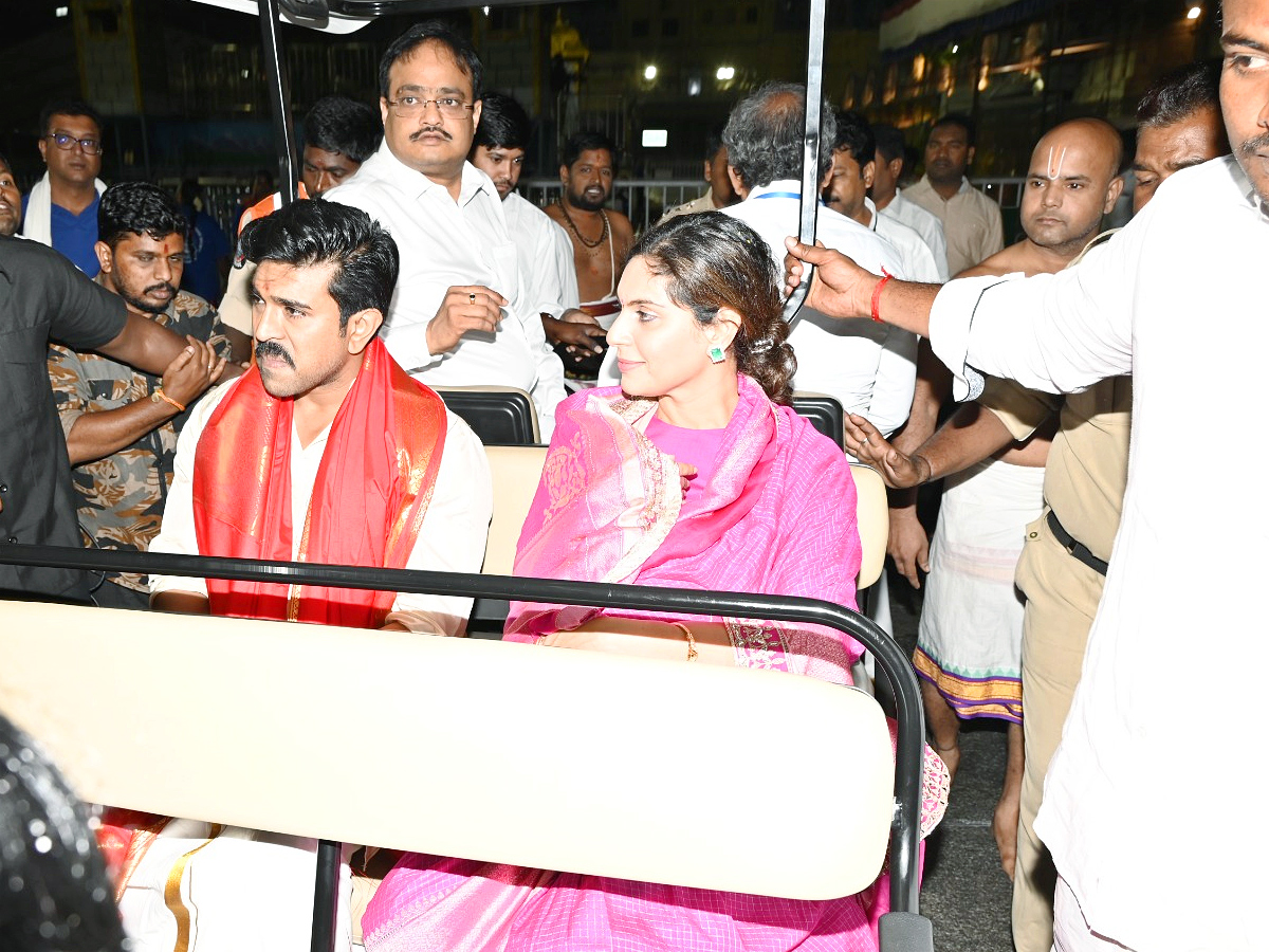 Ram Charan couple visits Tirumala temple Photos - Sakshi5