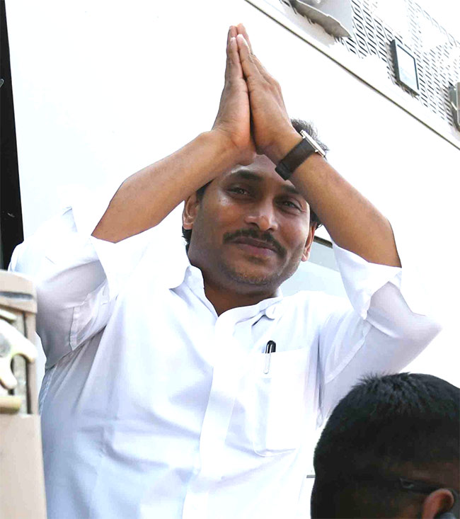 CM YS Jagan Memanta Siddham Bus Yatra Second Day Photos - Sakshi12