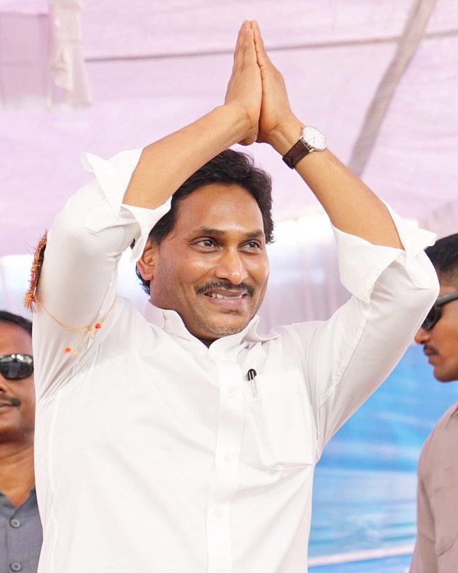 CM YS Jagan Memanta Siddham Bus Yatra Second Day Photos - Sakshi17