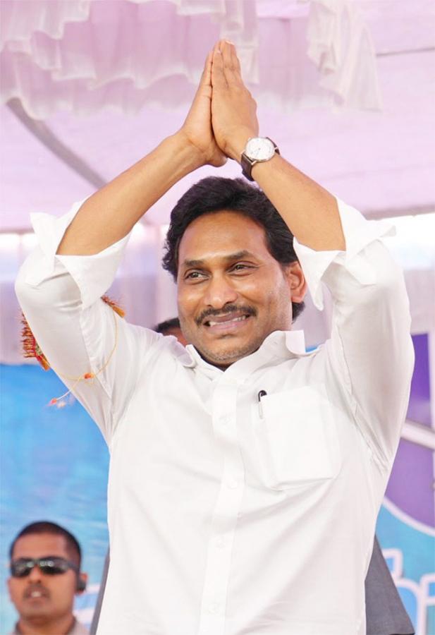 CM YS Jagan Memanta Siddham Bus Yatra Second Day Photos - Sakshi20