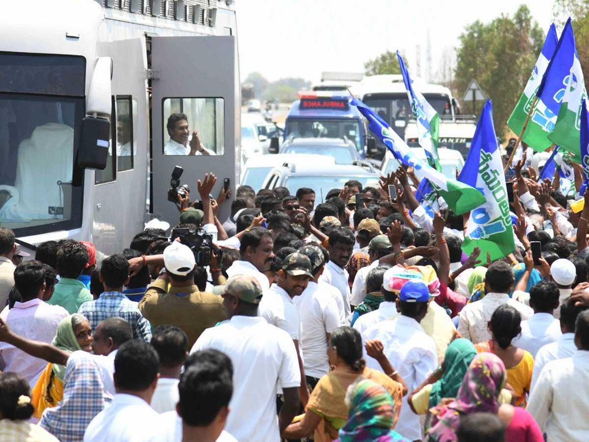 CM ys jagan Memanta Siddham Bus Yatra At Nandyal Photos - Sakshi9