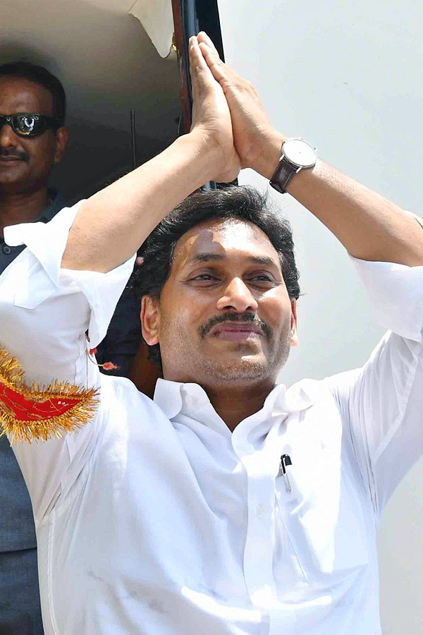 CM ys jagan Memanta Siddham Bus Yatra At Nandyal Photos - Sakshi12