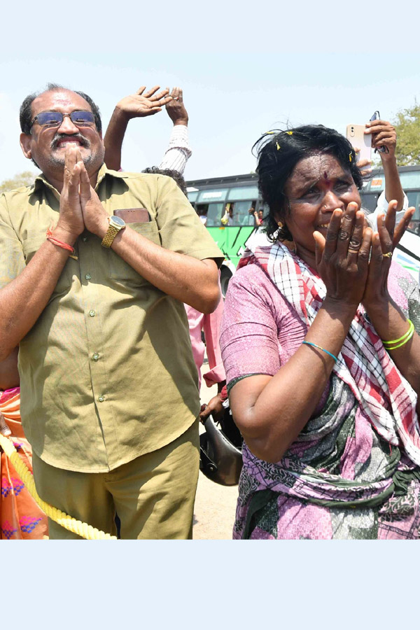 CM ys jagan Memanta Siddham Bus Yatra At Nandyal Photos - Sakshi13