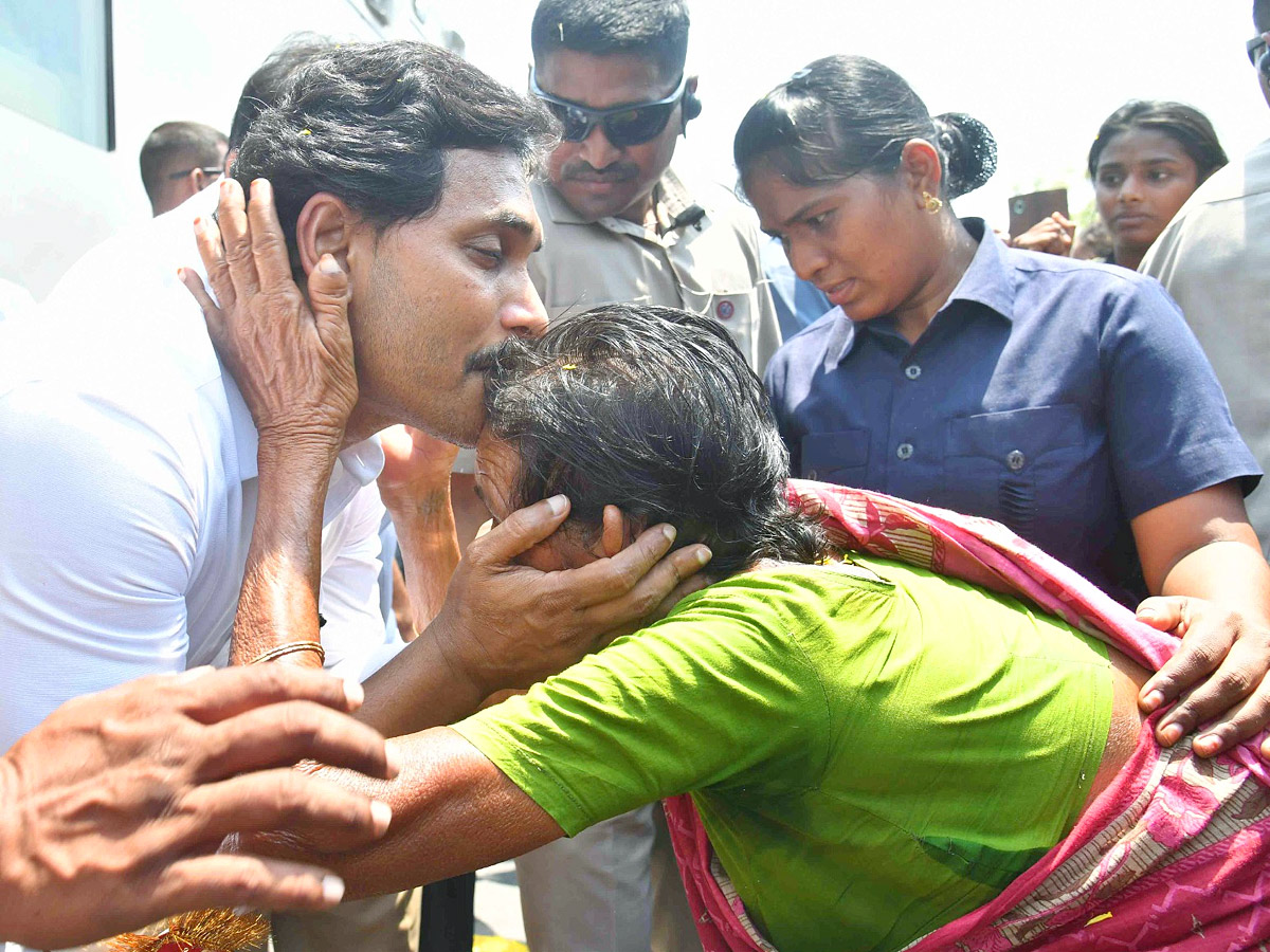 CM ys jagan Memanta Siddham Bus Yatra At Nandyal Photos - Sakshi14